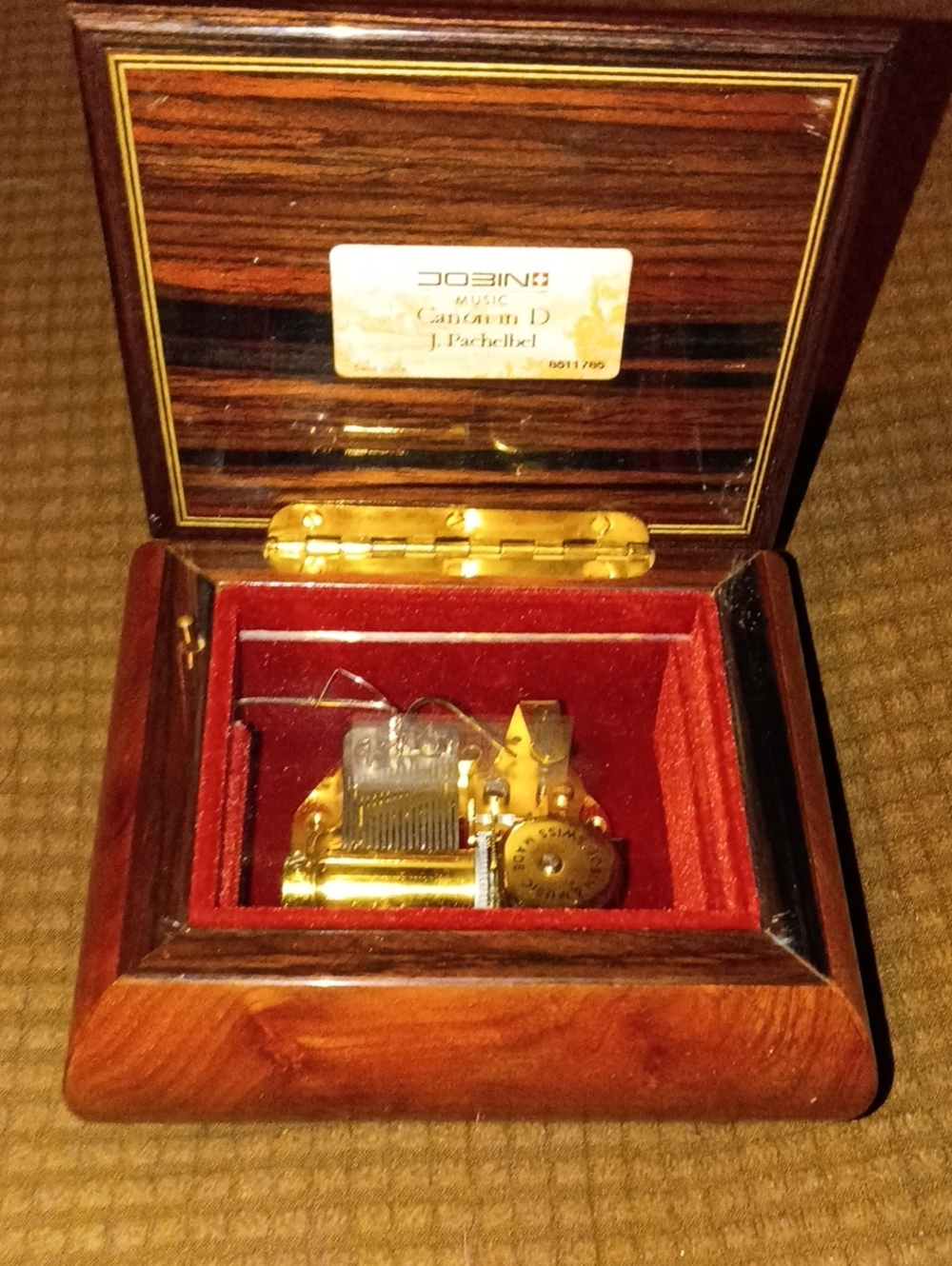 Dobin Of Switzerland 18 note Jewellery- Music Box (Serenade. J.Haydn)